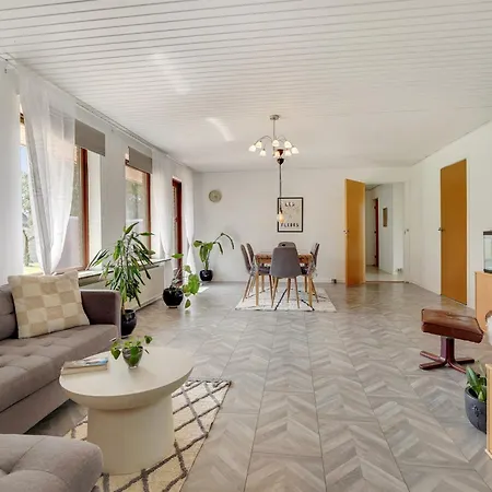 Dom wakacyjny Family-friendly 3-bedroom House Near Legoland, Lalandia & Airport